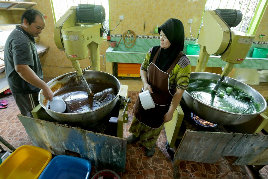 New Straits Times How long does it take to make one tonne of dodol?